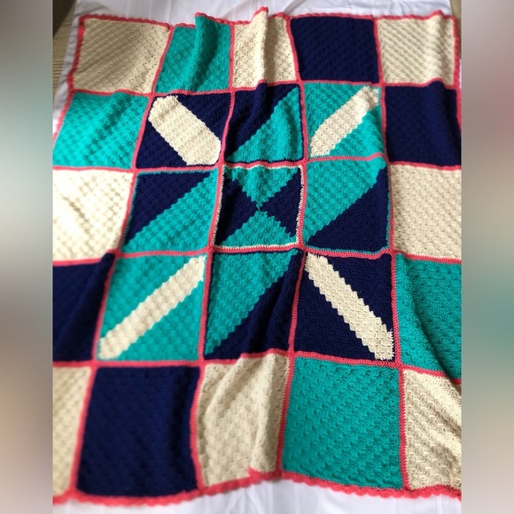 Handmade Geometric Pattern Blanket - Picture 7 of 12